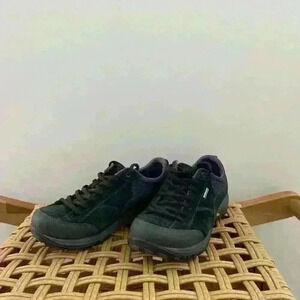 Dansko Paisley Vibram soled black and purple clogs2athletic shoes/Waterproof, 36